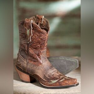 New Ariat Dahlia Boots. Size 8
